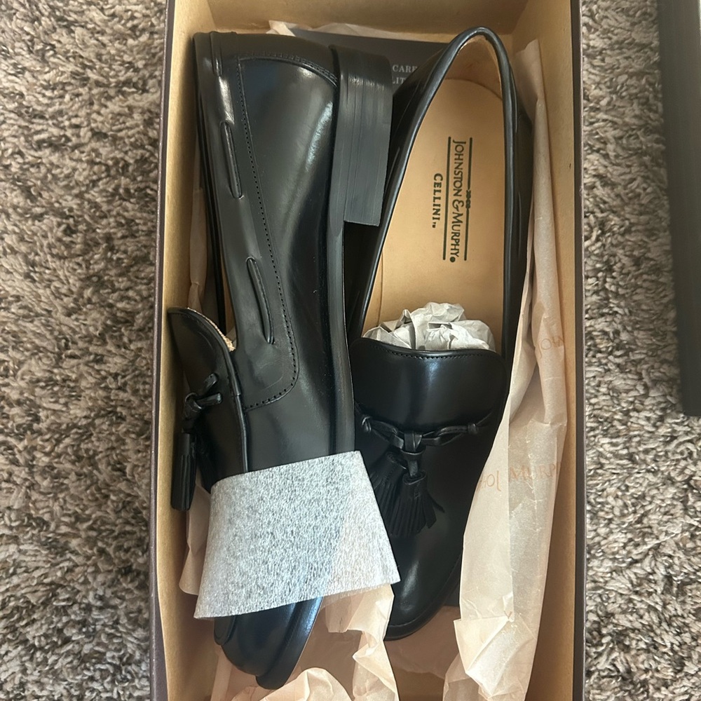Johnston & Murphy Black Leather Flats